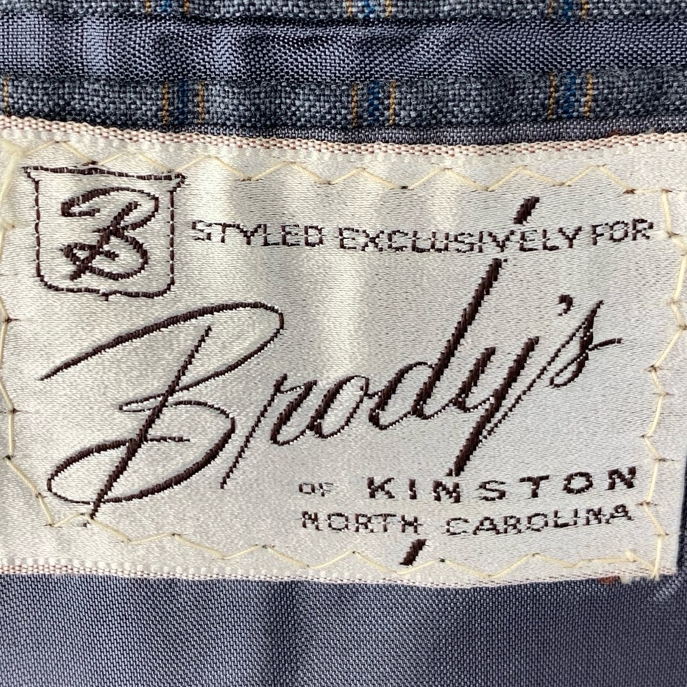 Brody‎ Suit - Picture 7 of 7